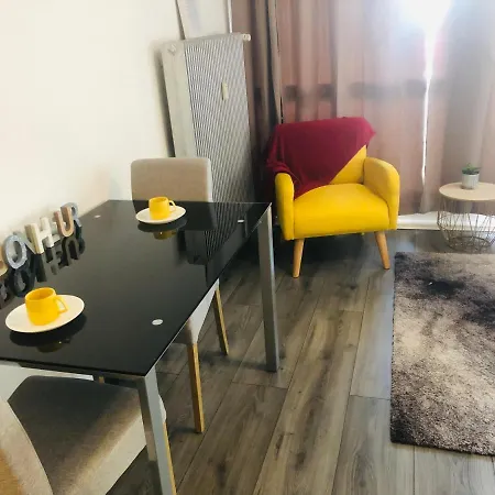 Happy 64 St Louis Apartman