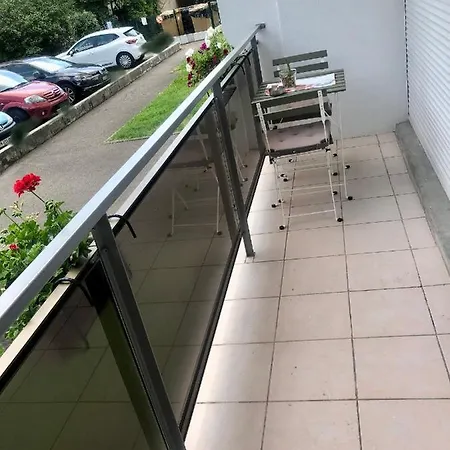 Happy 64 St Louis Apartman *